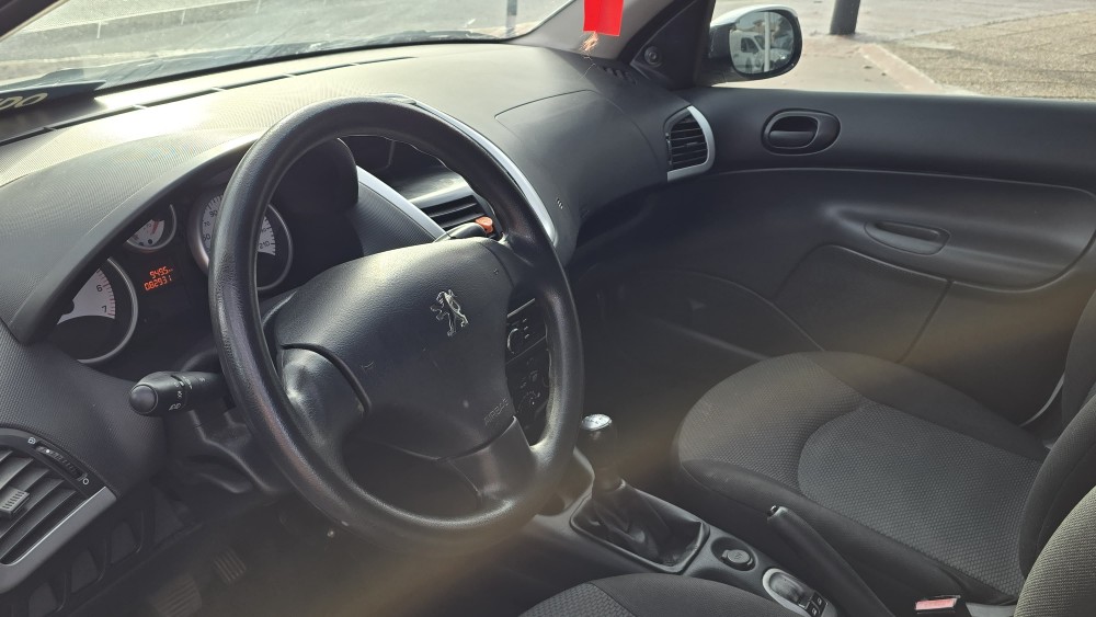 Peugeot 207 COMPACT ALLURE 1.4 — foto 3